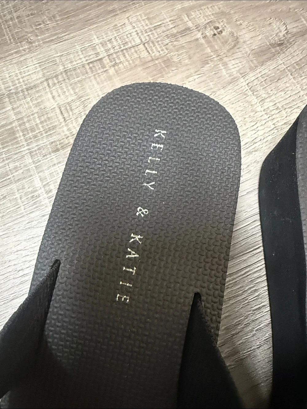 Kelly & Katie Black Embellished V‑Strap Flip Flops 9